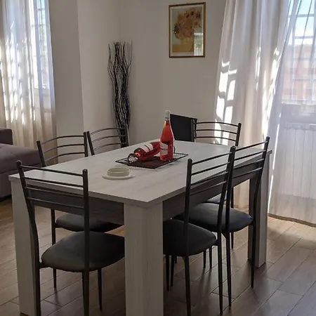 In Διαμέρισμα